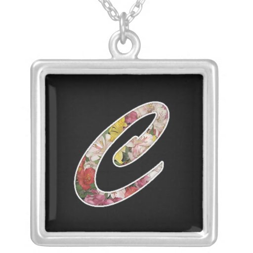 Collier initial de fleur de C