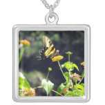 Collier jaune de papillon