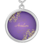 Collier noble de pourpre de rouleau d'or