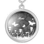 collier noir et blanc