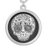 Collier noir et blanc de crâne de sucre