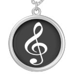 Collier noir et blanc de musique de clef triple