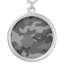 Collier noir fait sur commande de Camo