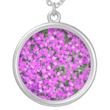 Collier pourpre de fleur