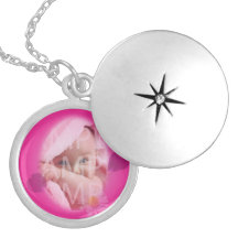 collier précieux de photo de bébé dans le cadre ro