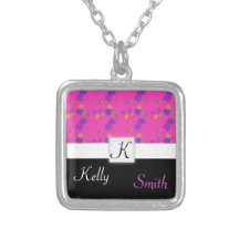 collier rose de fleur de monogramme