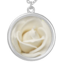 Collier rose de Gerbera blanc