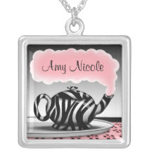 Collier rose et noir de théière d'impression de zè