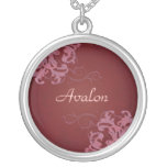 Collier rose noble de rouge de rouleau