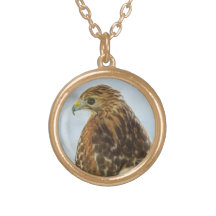 collier Rouge-épaulé de photo de faucon