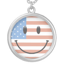 Collier souriant de visage de drapeau patriotique 