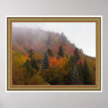 Colline brumeuse d'automne posters