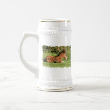 Colt se reposant en bière Stein d'herbe Mugs