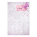 Conception assez rose personnalisable de papillon motifs pour papier à lettre