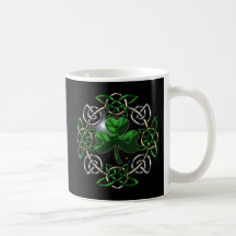 Conception celtique de noeud du jour de St Patrick Tasse