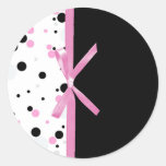 Conception noire et rose de point de polka autocollant rond