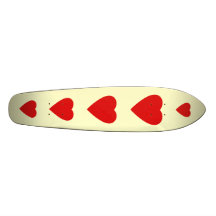 Conception rouge et crème de coeur d'amour planches à roulettes