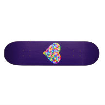 Confettis de coeurs d'arc-en-ciel skateboard