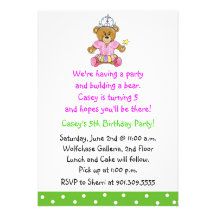 Construction de fille une invitation d'ours