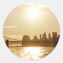 Coucher du soleil de paysage urbain au-dessus de l autocollants ronds