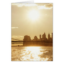 Coucher du soleil de paysage urbain au-dessus de l carte de vœux