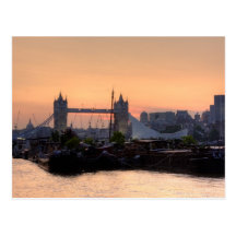 Coucher du soleil de pont de tour carte postale