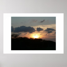 Coucher du soleil nuageux affiche