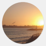 Coucher du soleil par le phare autocollants