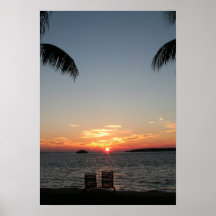 coucher du soleil vertical avec des chaises affiches