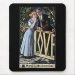 Couples à la porte d'amour tapis de souris