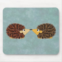 Couples câlins de hérisson tapis de souris
