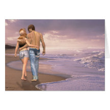 Couples dans l'amour entrant sur la plage dans le  cartes de vœux