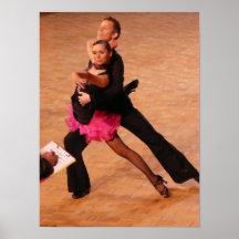 Couples latins de danse de salle de bal (noir et r affiches