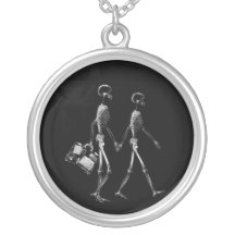 COUPLES SQUELETTIQUES B&W DE DÉPLACEMENT DE VISION COLLIER