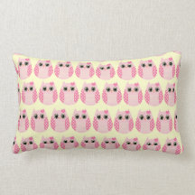 Coussin rose de hibou de point de polka