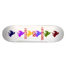 Cow-girl sur le panneau de la concurrence des femm plateaux de skateboards customisés