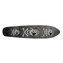 Crâne de pirate et planche à roulettes d'os croisé