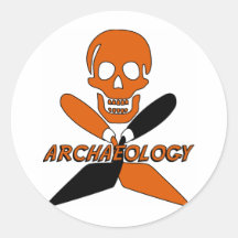 Crâne et archéologie croisée de truelles adhésifs