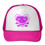 CRÂNE MIGNON ET GIRLY ET OS CROISÉS D'EMO AVEC UN  CASQUETTES
