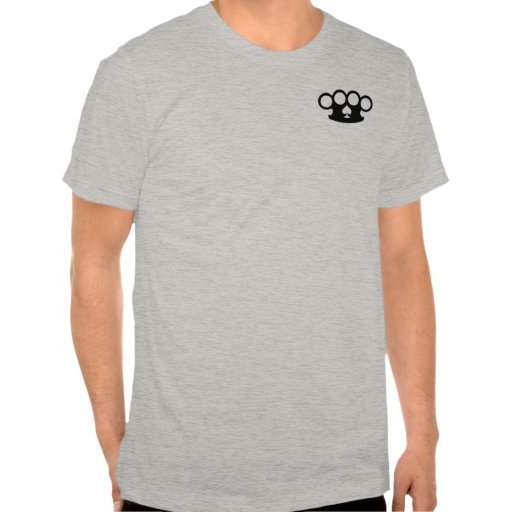 Croisé six armes à feu de tireur et T-shirt d'arti