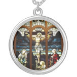 Crucifixion de collier de fenêtre en verre teinté 