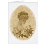 Dame victorienne avec la carte de voeux de fleurs