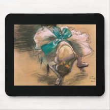 Danseur d'Edgar Degas attachant ses rubans de chau Tapis De Souris