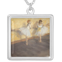 Danseurs pratiquant au barre par Edgar Degas Colliers