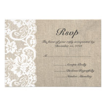 Dentelle blanche et toile de jute épousant la cart invitation personnalisée