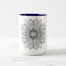 Dentelle noire sur la tasse blanche
