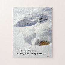 Dérives de neige au-dessus des roches puzzle avec photo