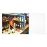 Derrière le compteur à la pharmacie carte avec photo