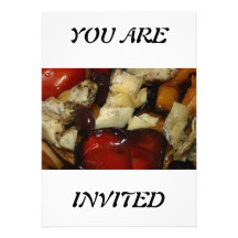 Des légumes de rôti VOUS ÊTES invitation INVITÉE