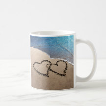 Deux coeurs dans le sable mug